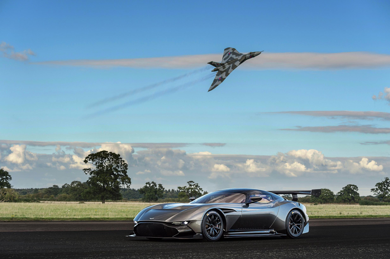 Illustration for article titled Here's The Last Avro Vulcan Flying Over An Aston Vulcan